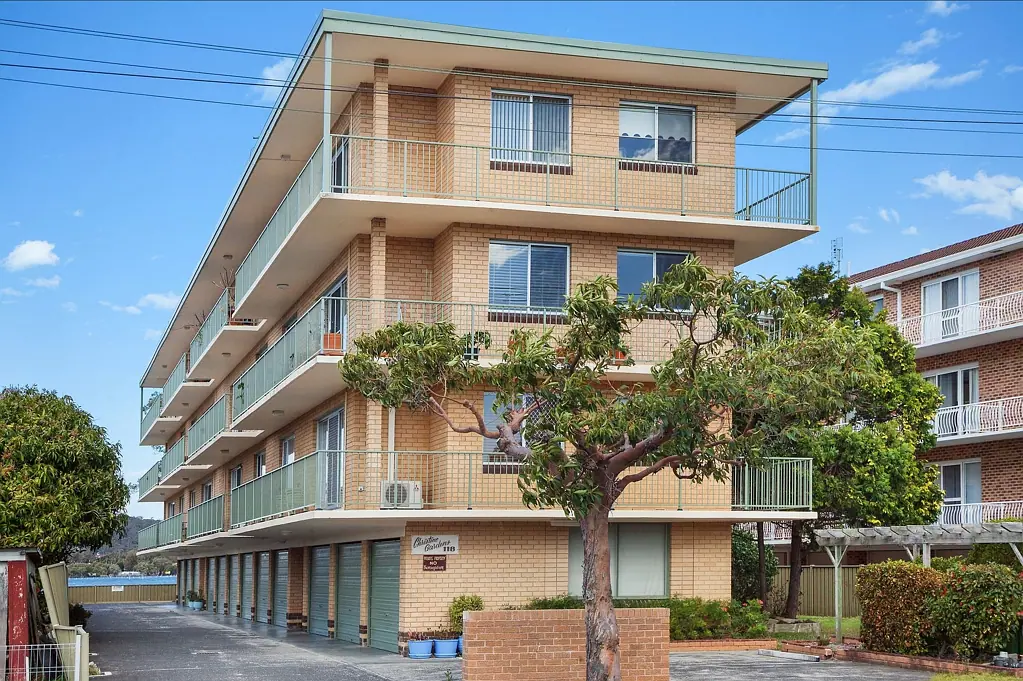 Spacious unit steps to the water !