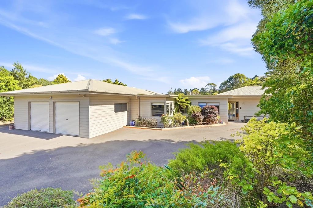 Westmere 3房  Tranquil countryside setting with captivating lake