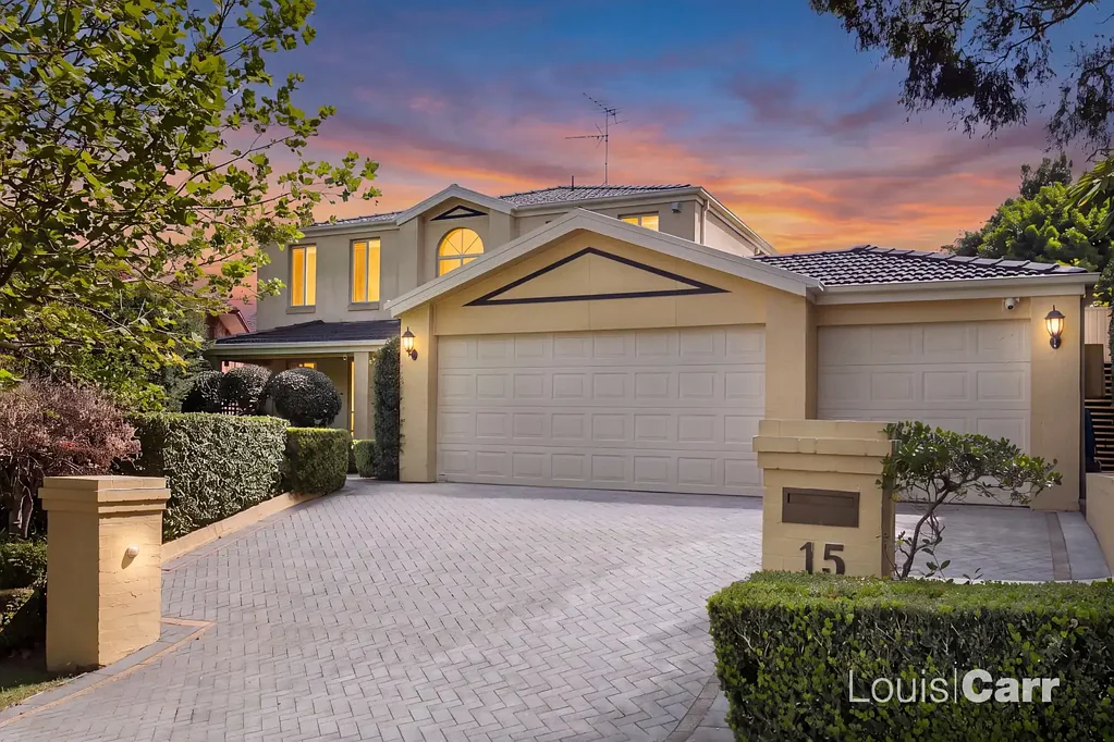 West Pennant Hills 5બેડરૂમ Multi-Gen Family Entertainer: 5 Bedroom Home in Sought-After ‘The Glade’, 1500m to Metro