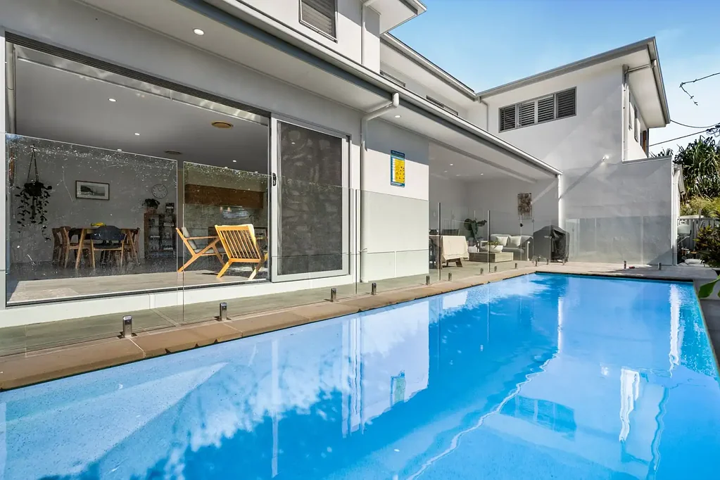 Biggera Waters 4غرفة نوم All the Space of a House. None of the Compromise. Duplex Living Redefined
