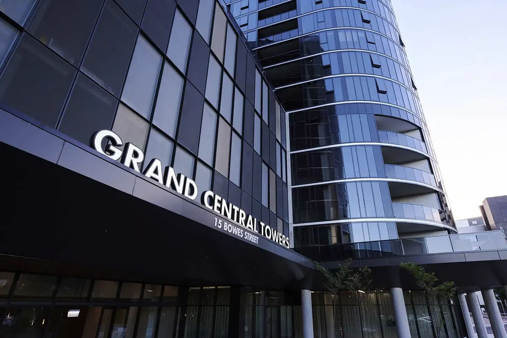 Modern and spacious 2-bedroom apartment at Grand Central Towers