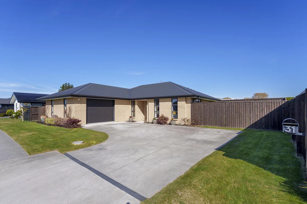 Kaiapoi 3 Slaapkamer Owners' Build Nearly Complete - Must Sell!