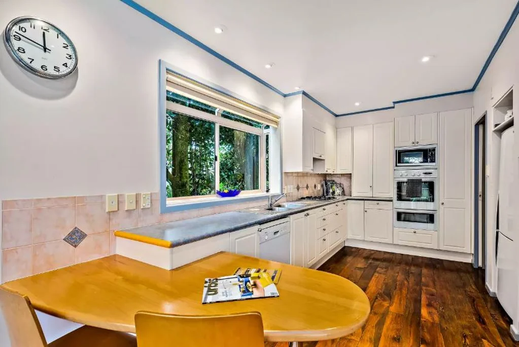 BLOCKHOUSE BAY - 5 Bedroom Home