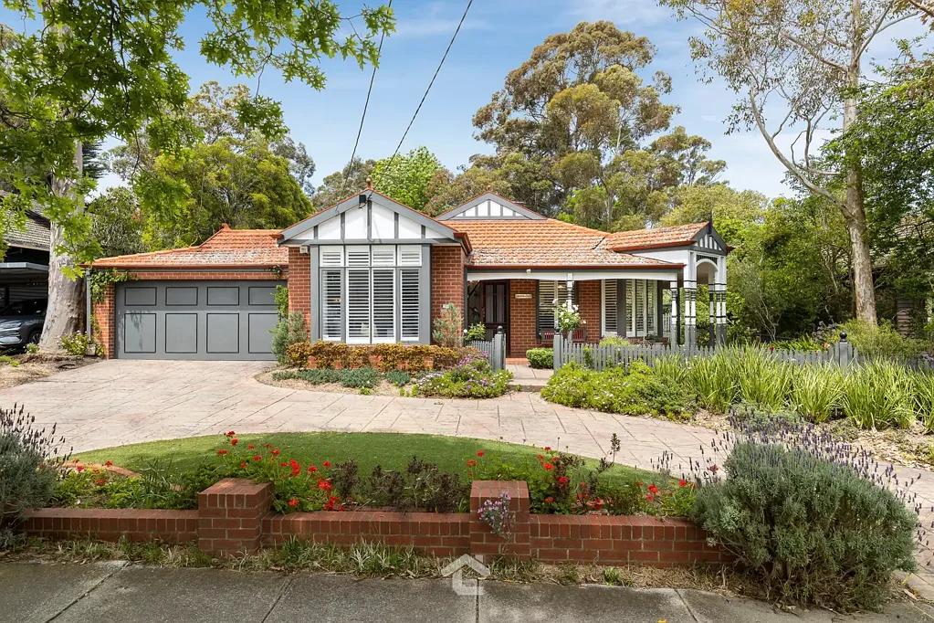 Blackburn 4ਬੈੱਡਰੂਮ A Refined Family Sanctuary in One of Blackburn’s Finest Streets