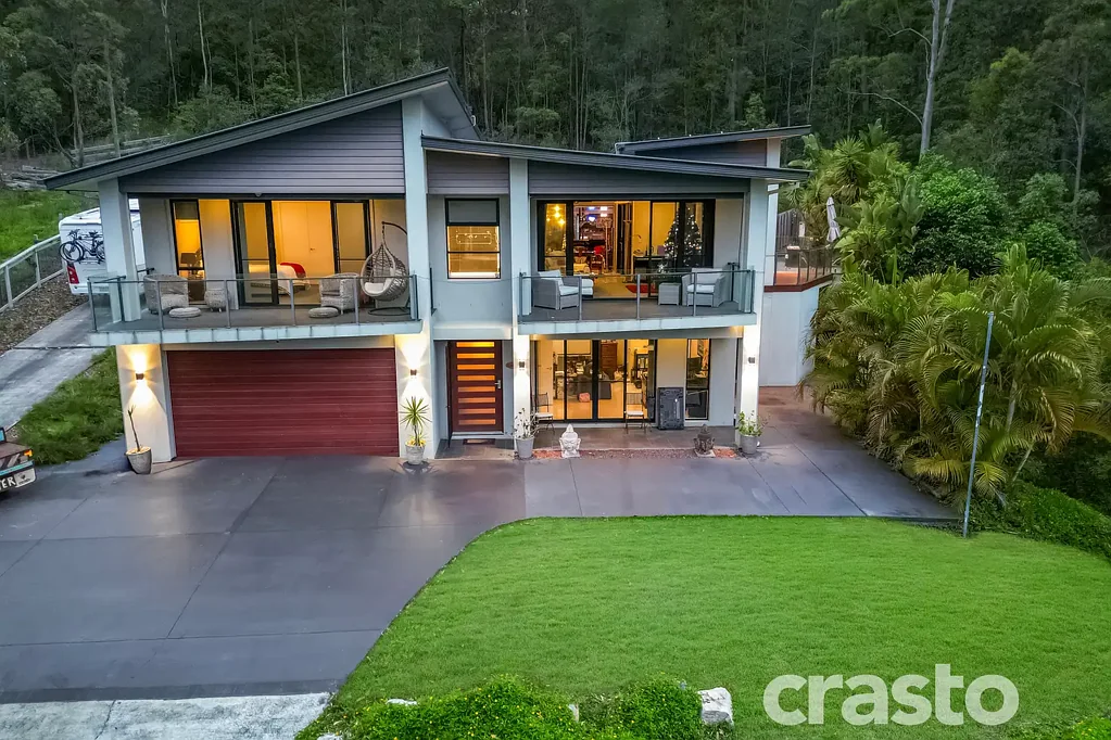 Fully Furnished & Maintained Private Acreage Entertainers Retreat in Beautiful Bonogin Valley