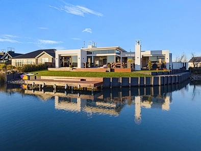 Huntingdon 4chambre Stylish Lake Hood Living