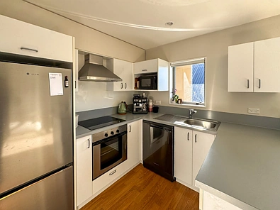 Sunny Two Bedroom Apartment with two allocated carparks