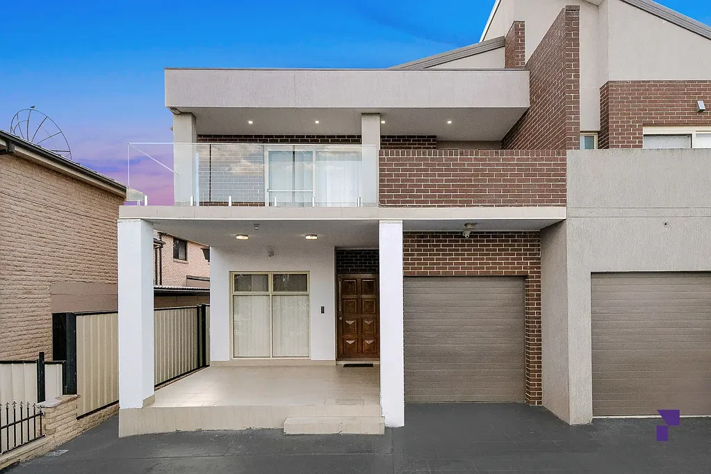 Greenacre 5ਬੈੱਡਰੂਮ Full brick modern family entertainer of contemporary style & everyday convenience