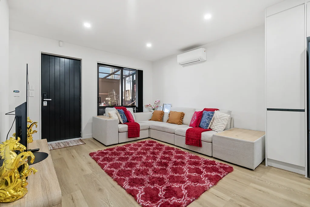 Mangere East 3Kwarto Stylish & Freehold. Yours for Just $799,000