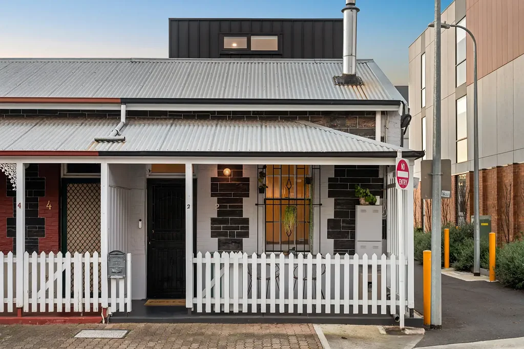 Adelaide 3房  Everything city living should be, wrapped in a bluestone bow…