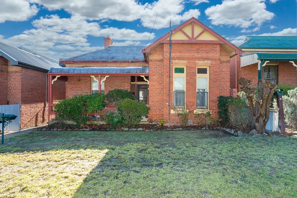 Albury 3 Bedroom Charming 1930s Double Brick Gem - 
One of Albury's Iconic Seven Sisters