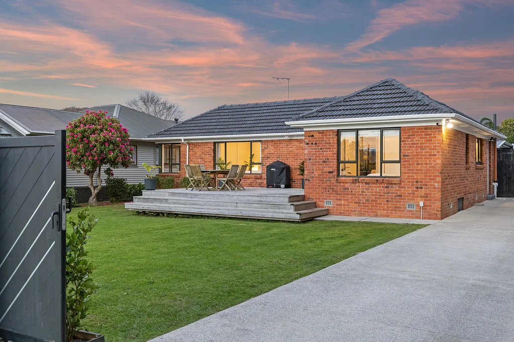 Mangere Bridge 3બેડરૂમ Renovated. Single level. Freehold.