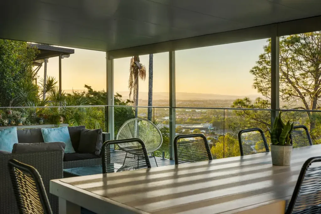 Burleigh Heads 3બેડરૂમ The Home With a Point of View | Burleigh Heads