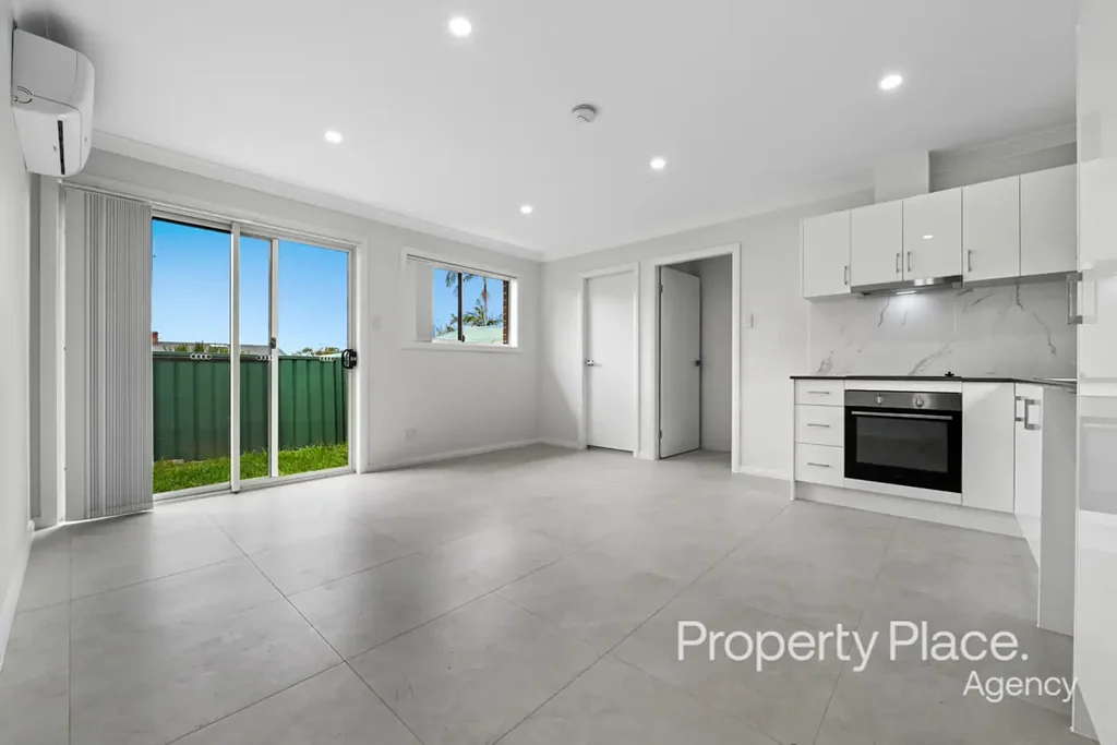 Near New 2 Bedroom Granny Flat with Garage