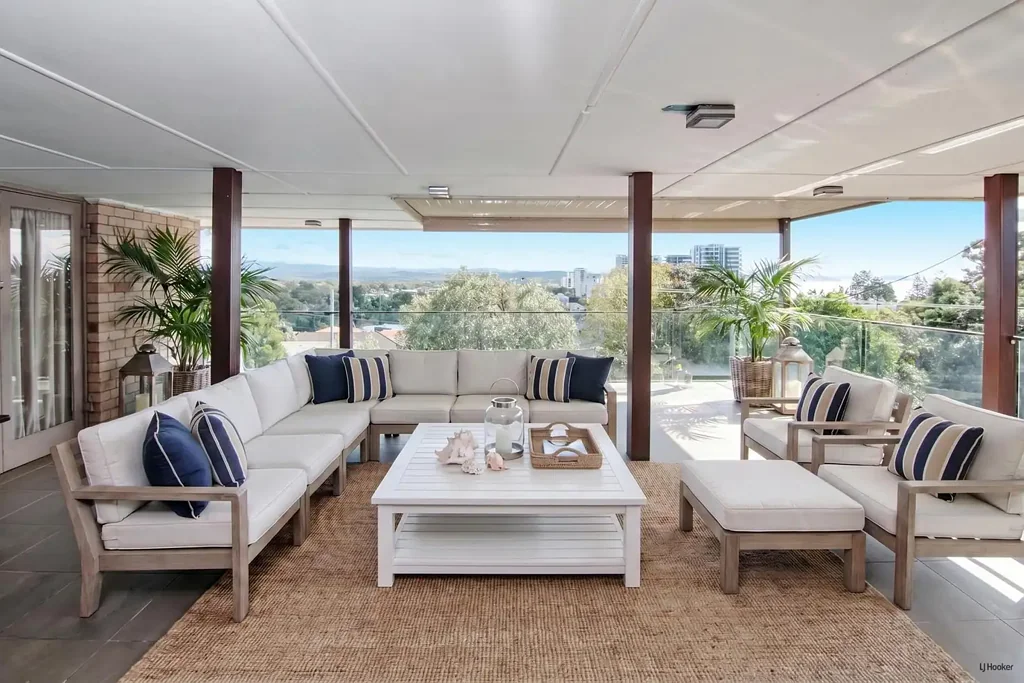 Coolangatta 5Habitaciones Two-level Dual Living Home on 1,015m2 in the Heart of Coolangatta