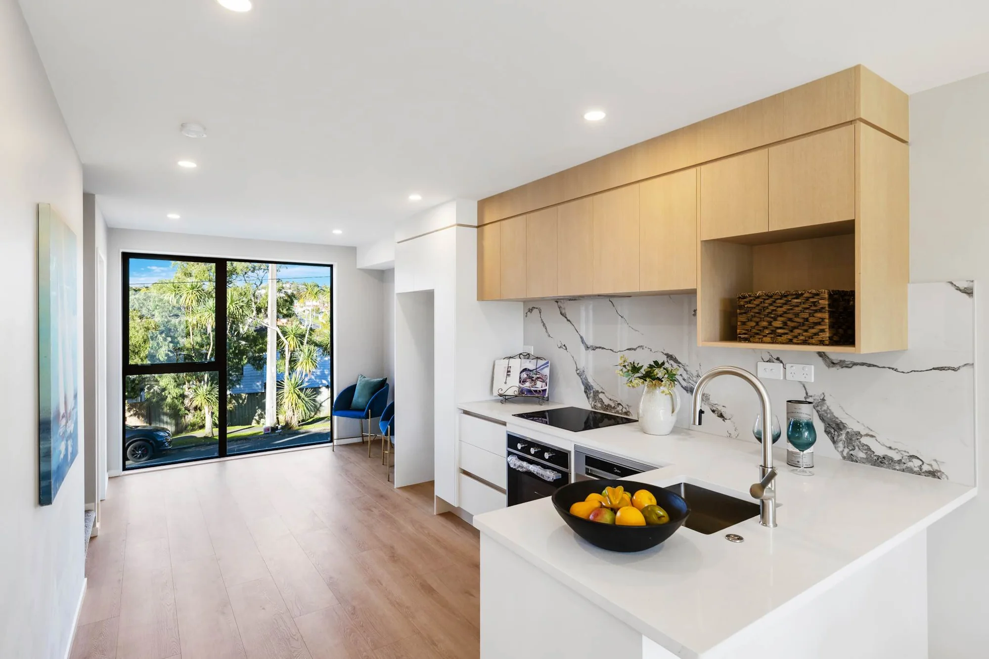 Glen Eden 3房  Freehold Brand New With Modern Creature Comforts!