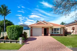 45 Explorers Way, St Clair