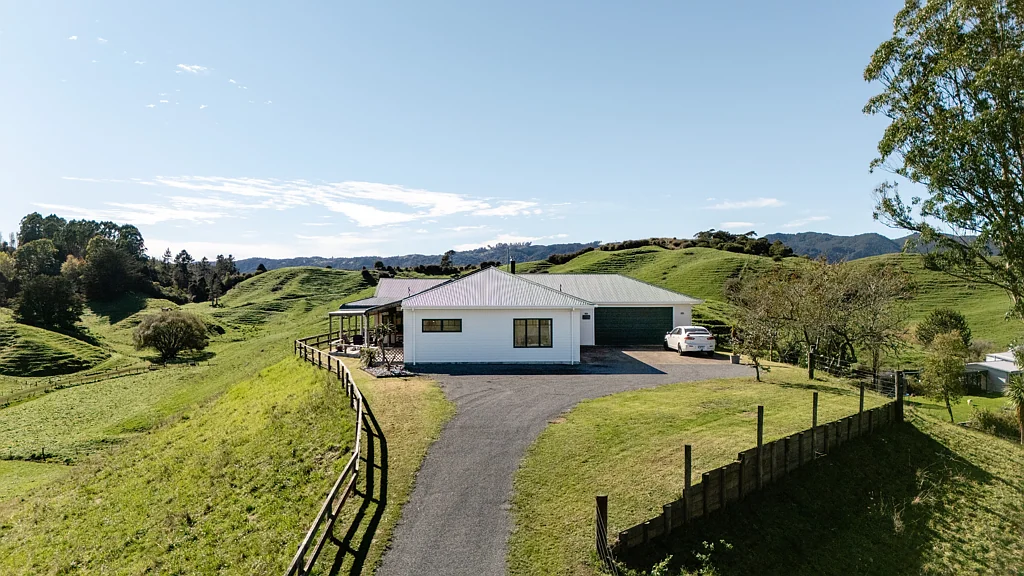 Whakatane Tranquil country living with modern comfort awaits