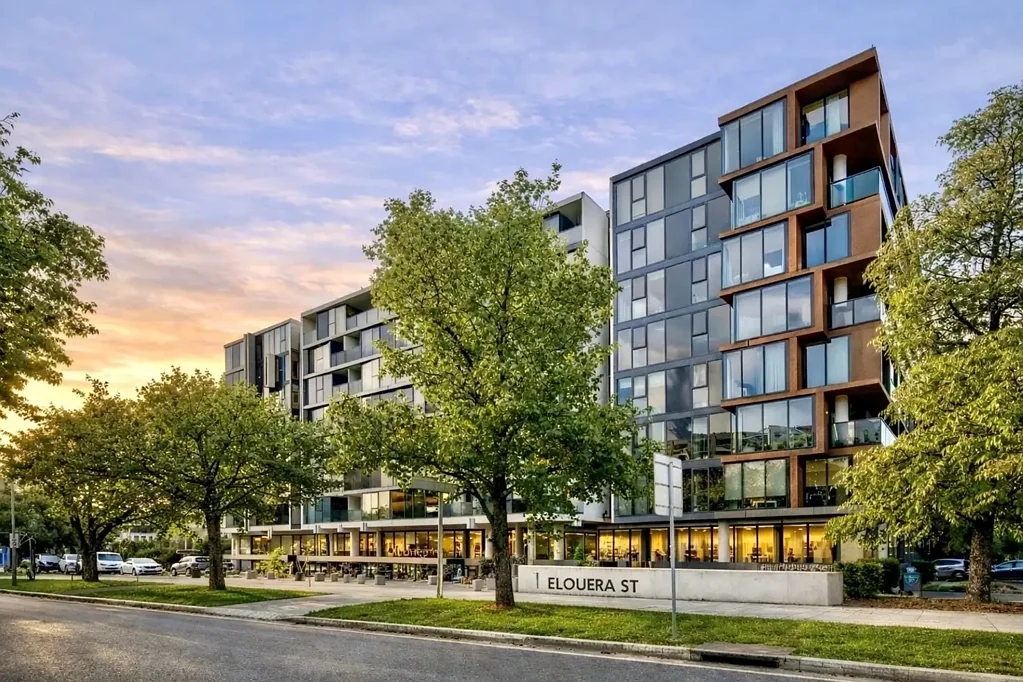 Braddon 2ห้องนอน 'MIDNIGHT' - Impressive 2 Bedroom executive apartment - Walk to everything!