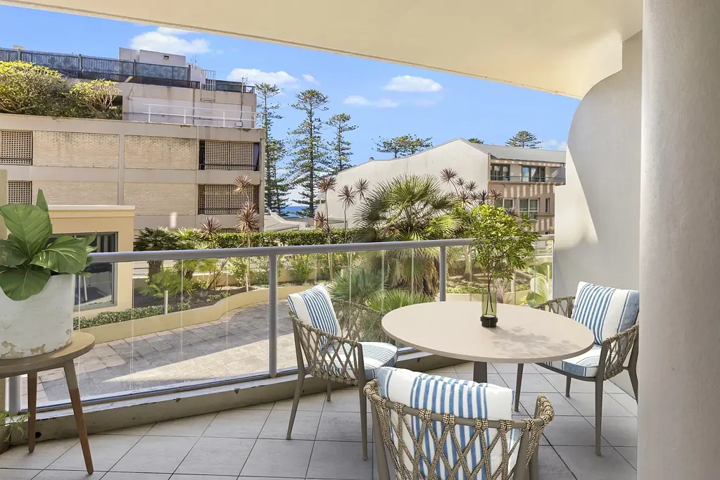 Manly 1Moenga BEACH 30 SECS AWAY | BEST PRICED MANLY APARTMENT WITH VIEWS!