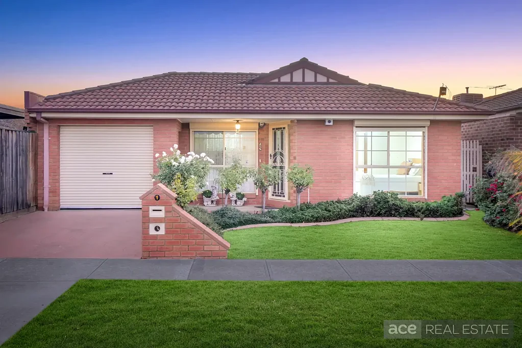 Altona Meadows 3chambre Elegant Family Home with Impressive Outdoor Features in Prime Altona Meadows Location