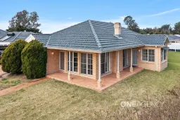 UNIT 4 5 DRYDEN CL, Nowra