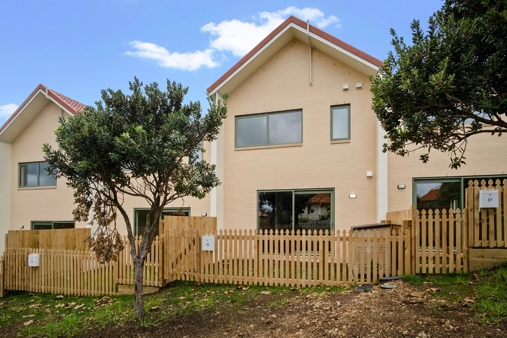 Modern 3 bedroom townhouse in Gulf Harbour