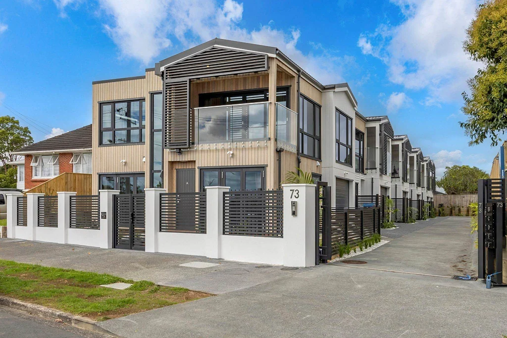 Modern 4-Bedroom Townhouse in New Windsor