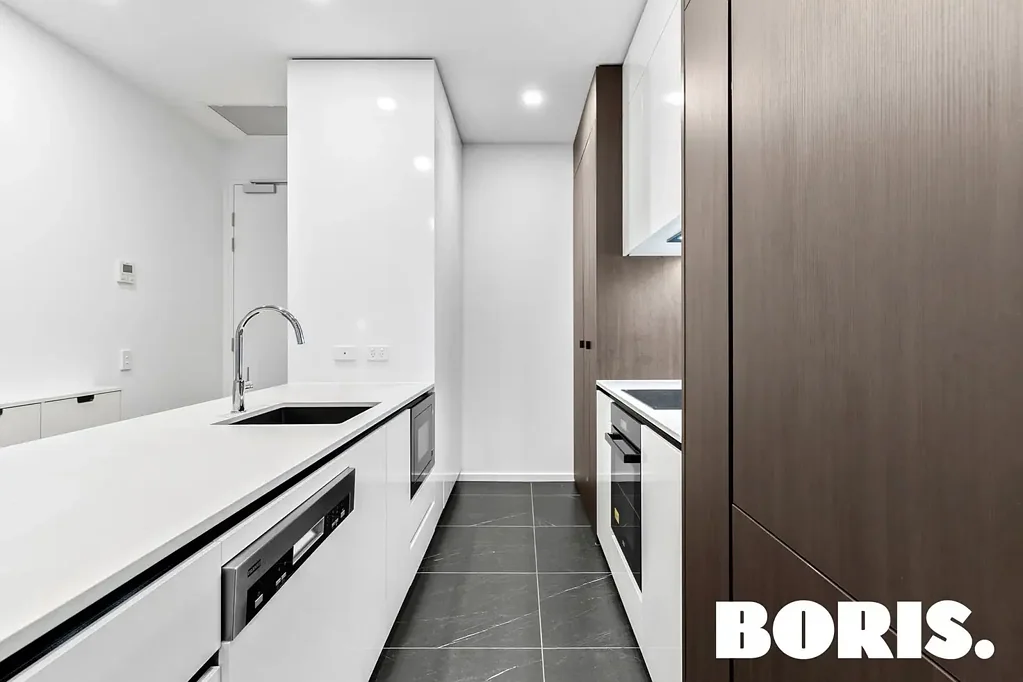 Fantastic location and white goods included!