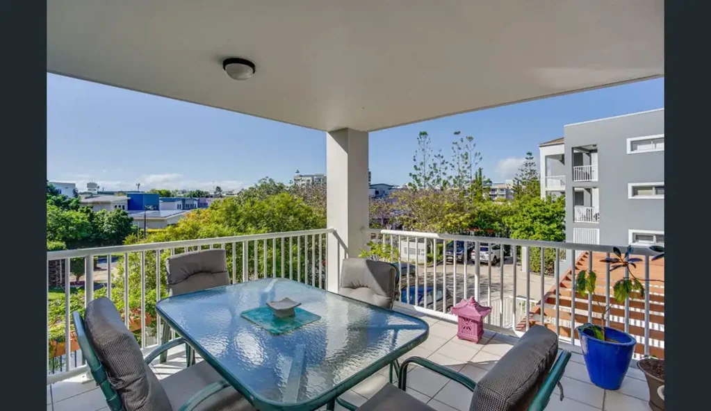Robina 2 Bedroom Immaculate Apartment in Highly Sought After Location