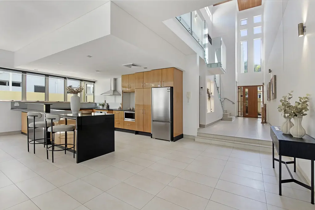 Benowa 4房  LUXURY FOUR BEDROOM HOME ON MAIN RIVER