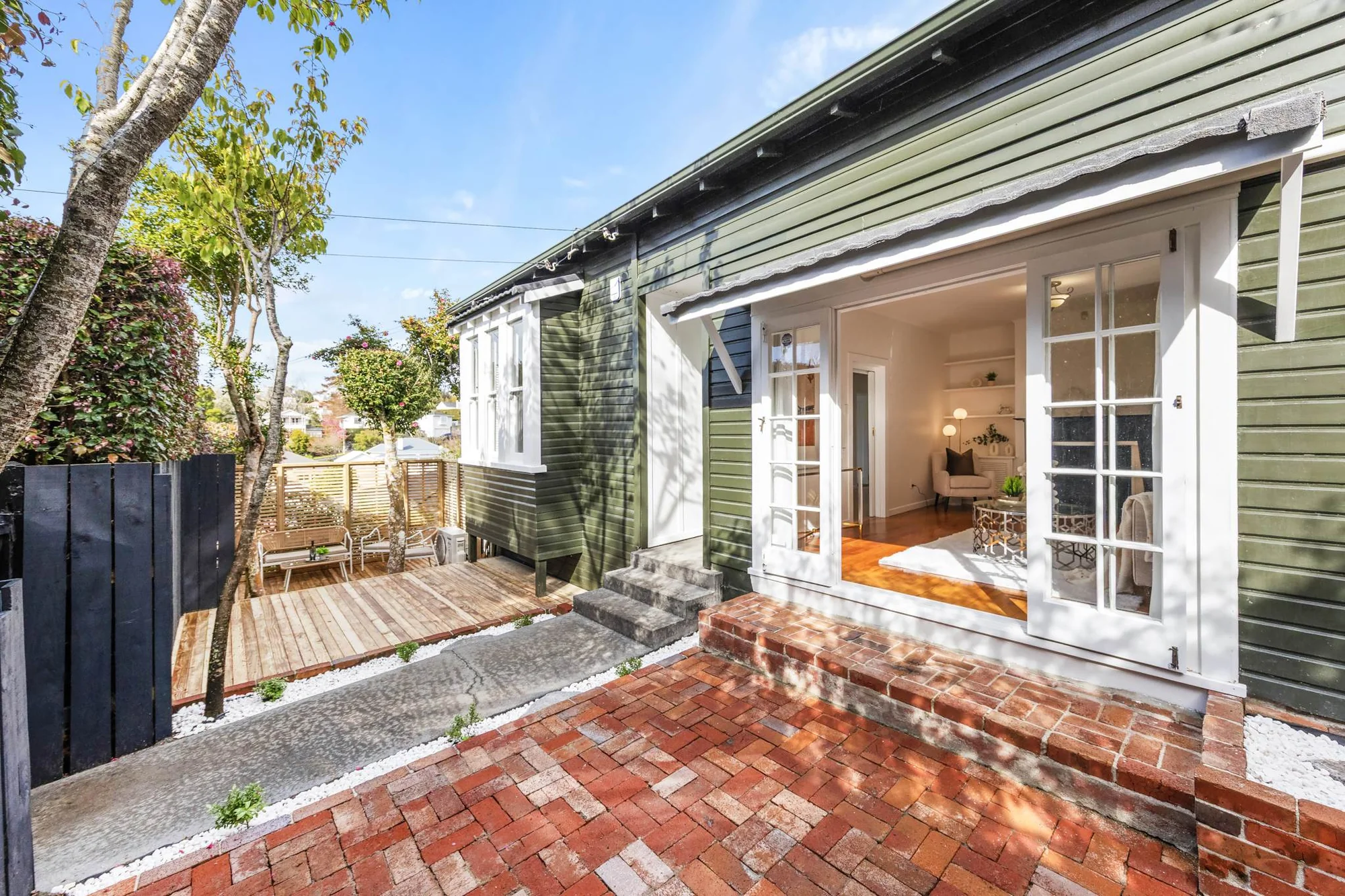 Remuera 3房 20年来首次上市！历史韵味+迷人景致，坐拥双文法校网，享受宁静时光！ First Time in 20 Years. Character and Views in DGZ