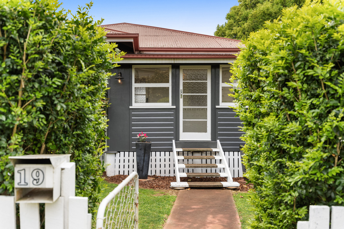 19 HENDERSON ST, NEWTOWN QLD 4350, 0 침실, 0 욕실, House