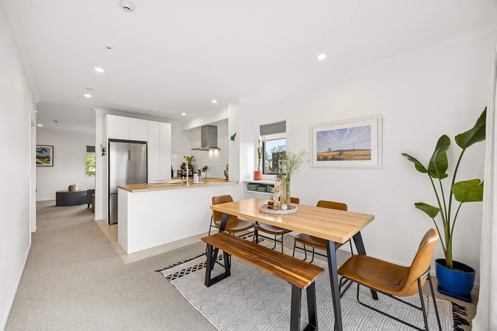Mangere 2chambre Vendors say sell - outstanding value at $579,000
