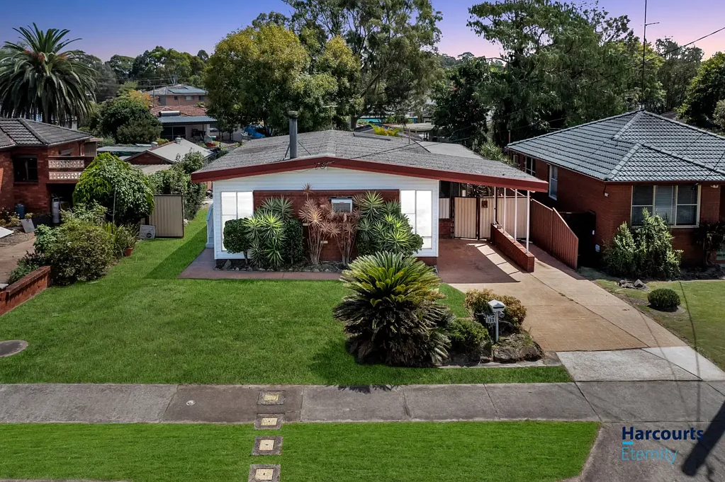 Toongabbie 3chambre Endless Potential! Renovate or Build Your Duplex!