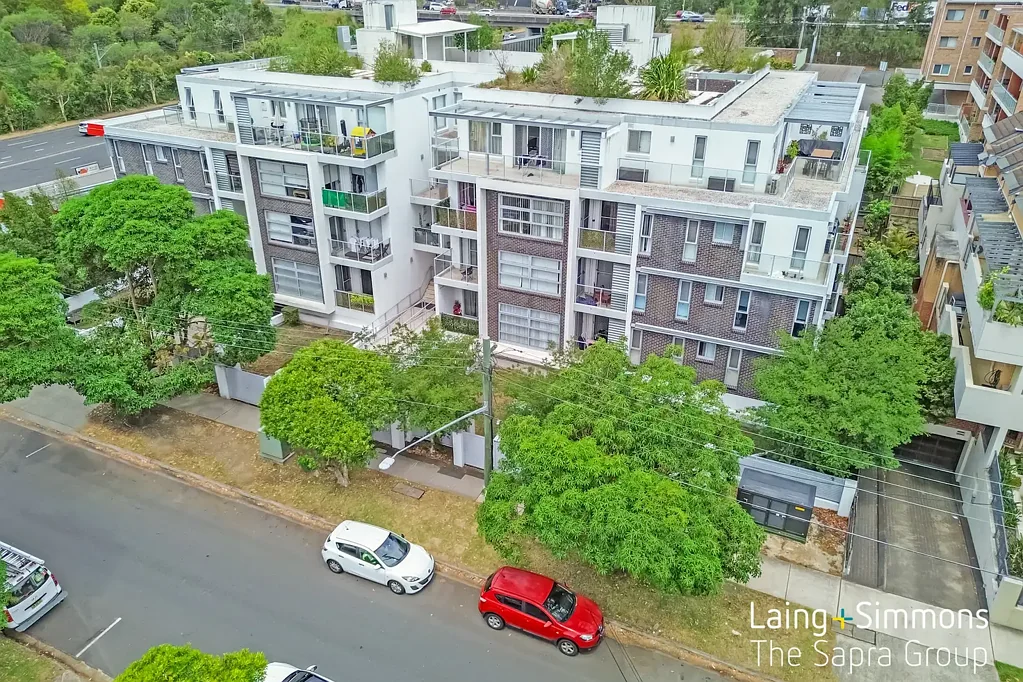 Homebush West 2房 两卧带套间阳台 Caesarstone厨房 地下车位 安全建筑 步行车站商圈 Modern Two-Bedroom Apartment with Double Parking in Prime Homebush West Location