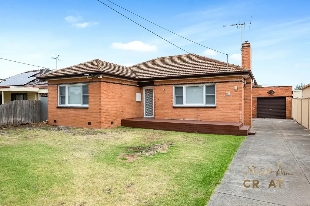 CHARMING 3-BEDROOM HOME IN THE HEART OF SUNSHINE NORTH