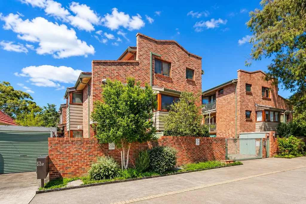Spacious Tri-Level 3-Bedroom Townhouse in a Quiet & Convenient Location