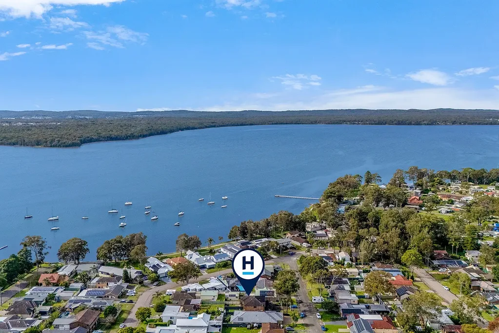Mannering Park 3ਬੈੱਡਰੂਮ Torrens Title Duplex with North Facing Rear Yard - No Strata Fees