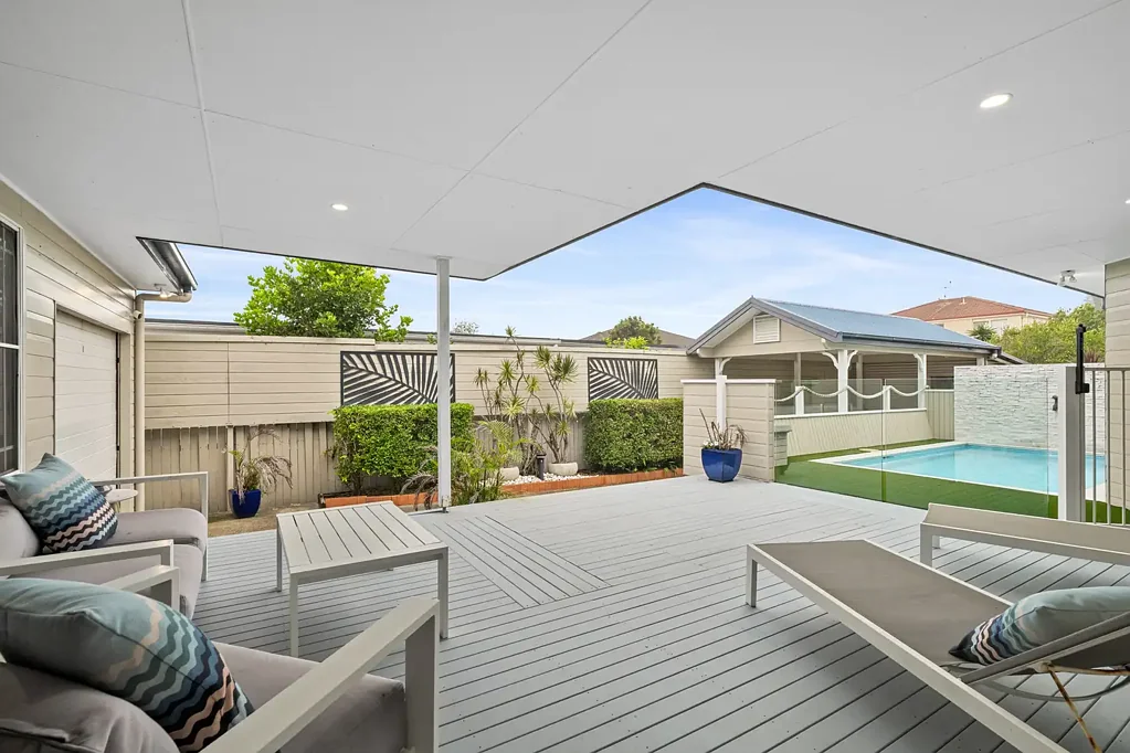 The Entrance North 4 Bedroom Prime East Side Opportunity – Single-Level Living, Pool & Walk to Beach