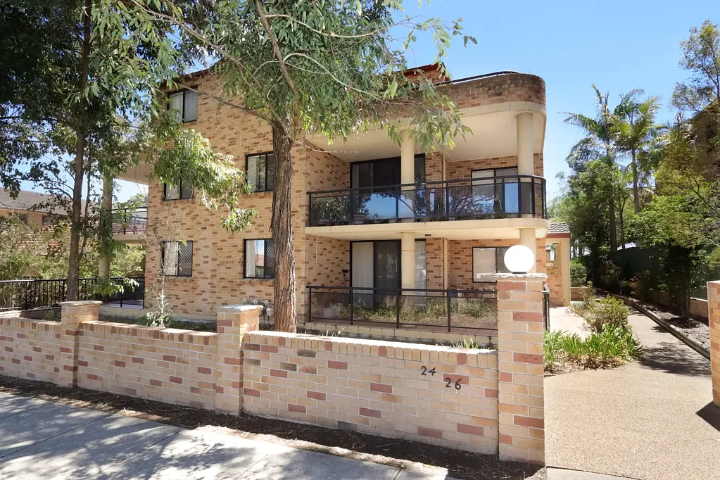 Huge Three Bedroom Apartment in Central Location