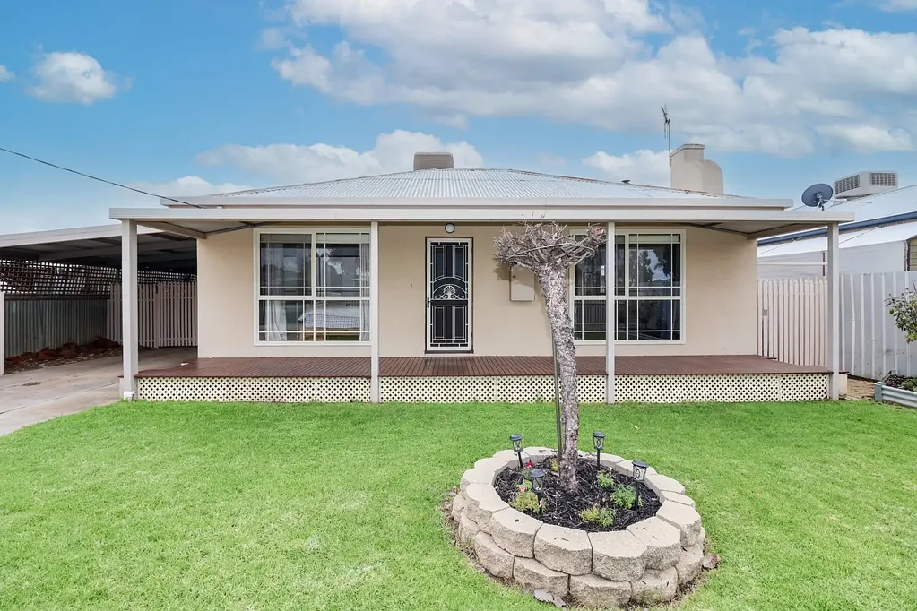 Swan Hill 3 Bedroom FAMILY HOME - ABSOLUTELY IT IS