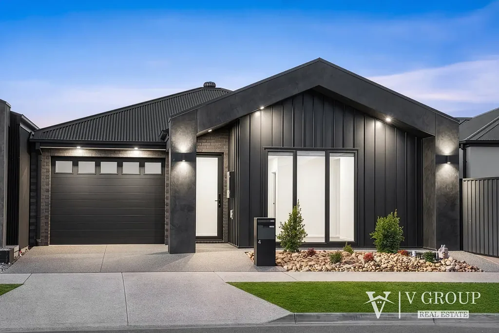 Mickleham 4Zimmer Brand New Luxury Family Home with Two Ensuites & Premium Finishes !