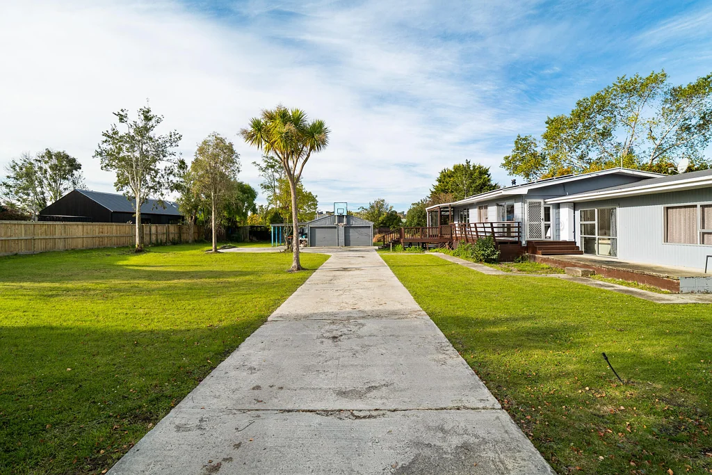 Waikouaiti 4ห้องนอน Garages, Large Section! - Not Yet Under offer