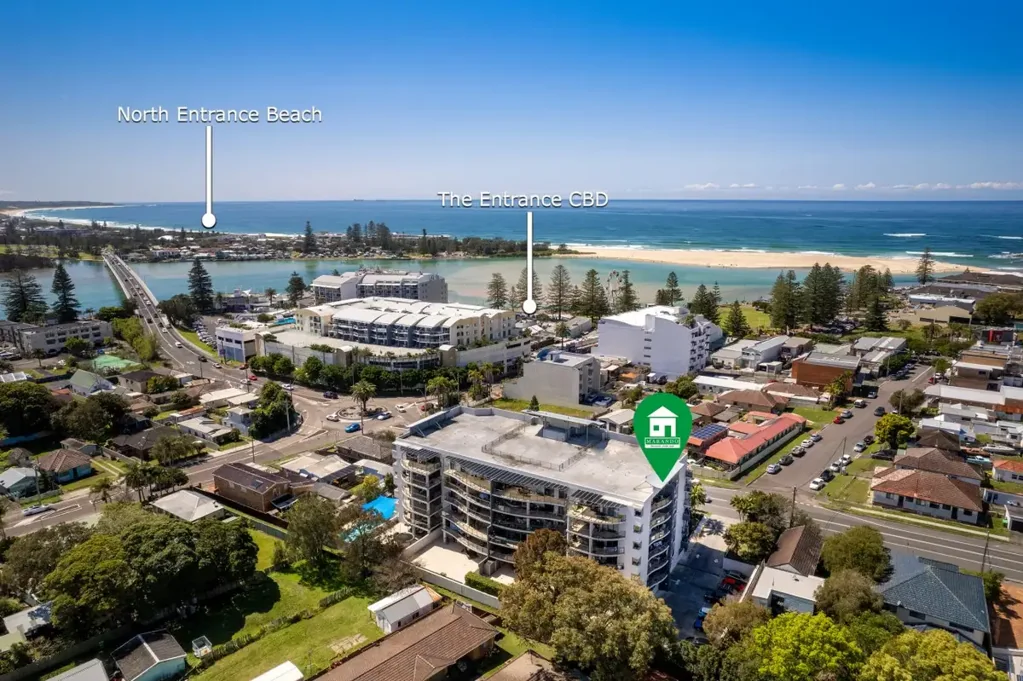 The Entrance 2Habitaciones PRICE SLASHED BY $29,000 -COASTAL LIVING AT ITS FINEST – WALK TO THE BEACH & SHOPS!