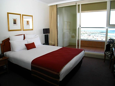 Spacious Furnished One Bedroom in Quay West Ap...