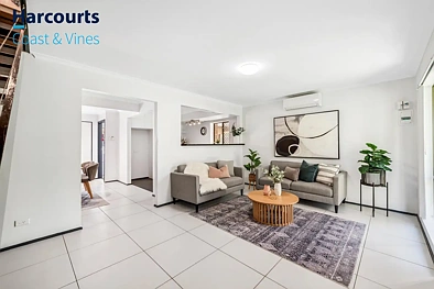 लिविंग रूम - 13/2 Brookside Road, Darlington, SA 5047