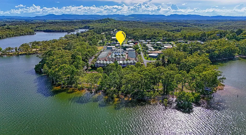 Tinaroo 2 Bedroom Lakeside Luxury & Resort-Style Living