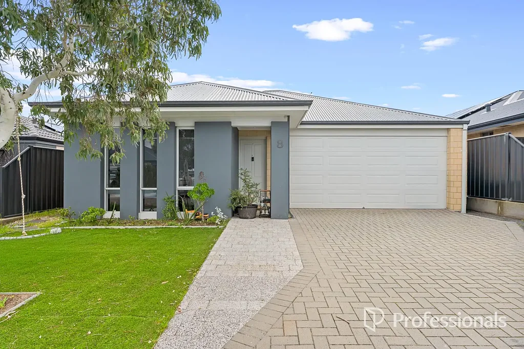 MODERN LIVING IN THE POPULAR MOVIDA ESTATE