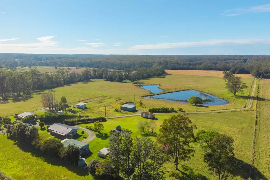 Pembrooke  2 HOMES, CREEK FRONTAGE, 25KM TO PORT MACQUARIE